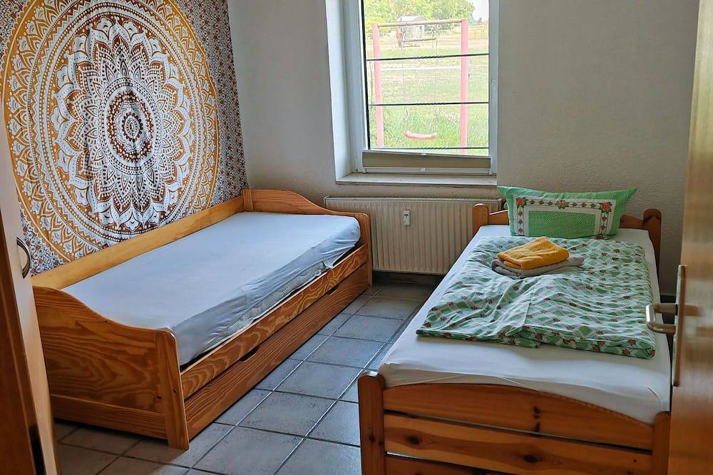 Ganze Wohnung, Dreizimmerwohnung (2 Schlafzimmer) inkl. Parkplatz in Droyßig, Saale-Unstrut