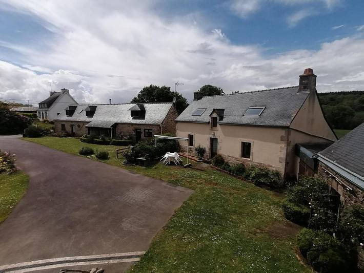 Gîte pour 4 personnes, avec vue et jardin, adapté aux familles à Langolen