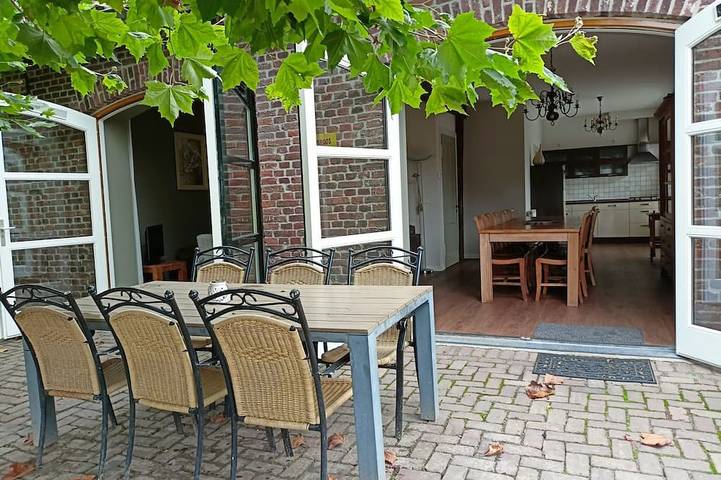 Ruim vakantiehuis voor 6 personen en is uit te breiden tot 9 personen.