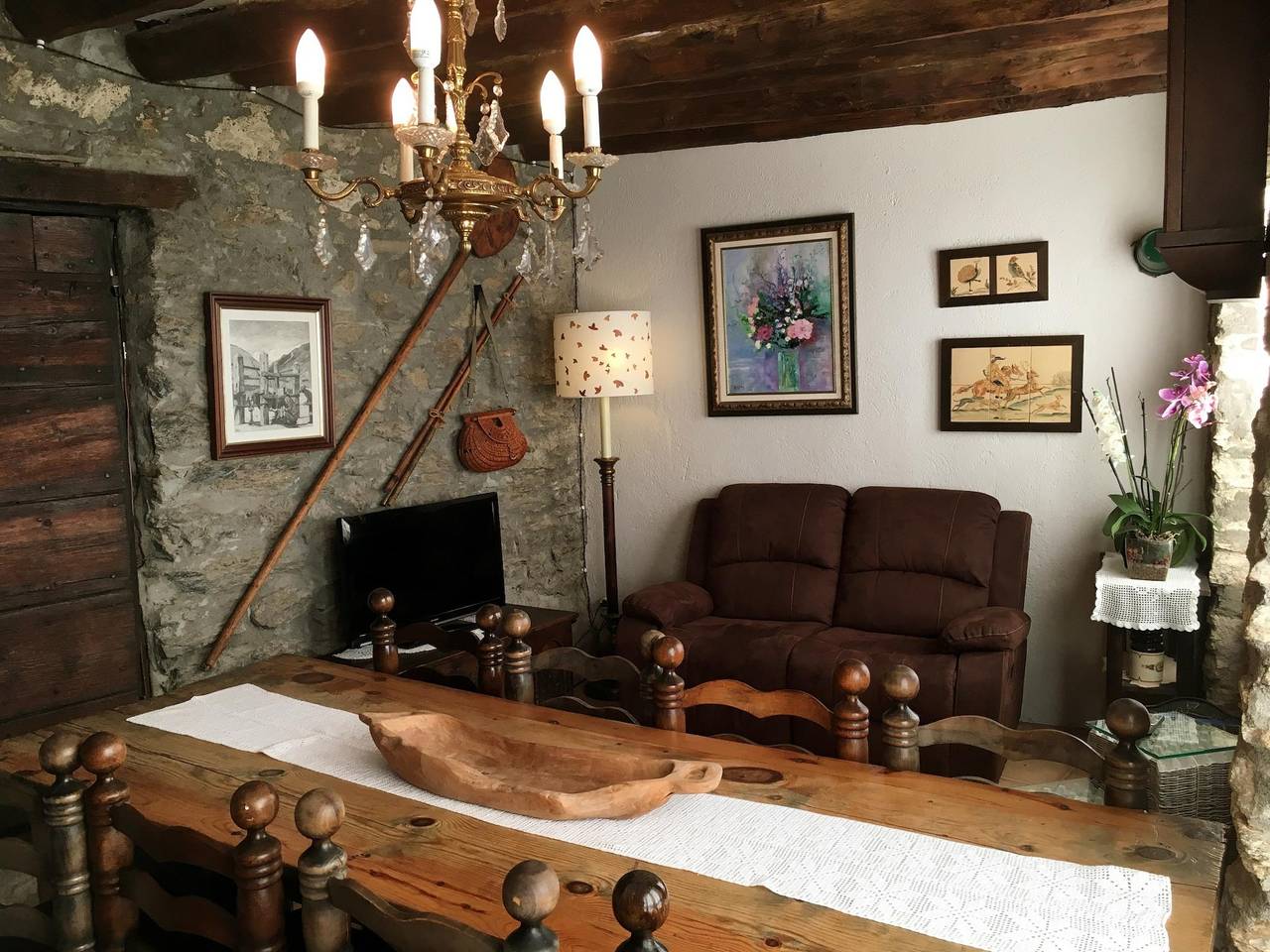 Independent small cottage, 6 km from La Seu d'Urgell and 21km from Andorra. in les Valls de Valira, Catalan Pyrenees