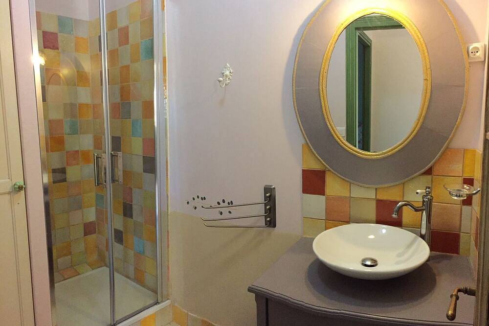 The calm of the forest, just minutes from the sea in Frejus, Massif de l'Esterel