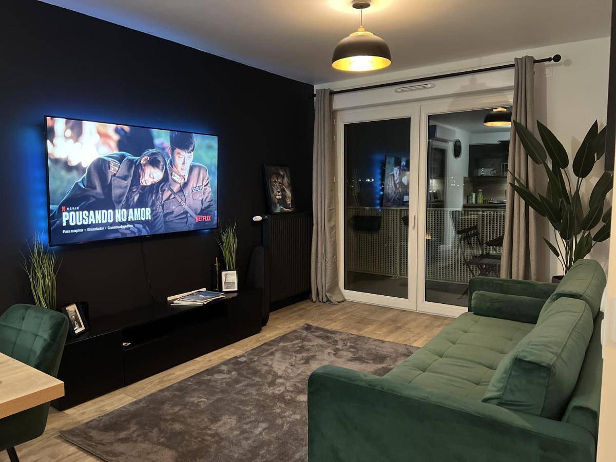 Appartement entier, One-Bedroom Apartment in Fontenay-sous-Bois, Val-de-Marne
