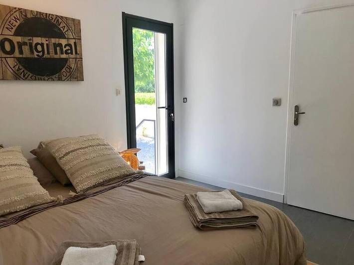 Gîte pour 4 personnes, avec piscine et vue ainsi que jardin et terrasse à Saint-Clément - 2