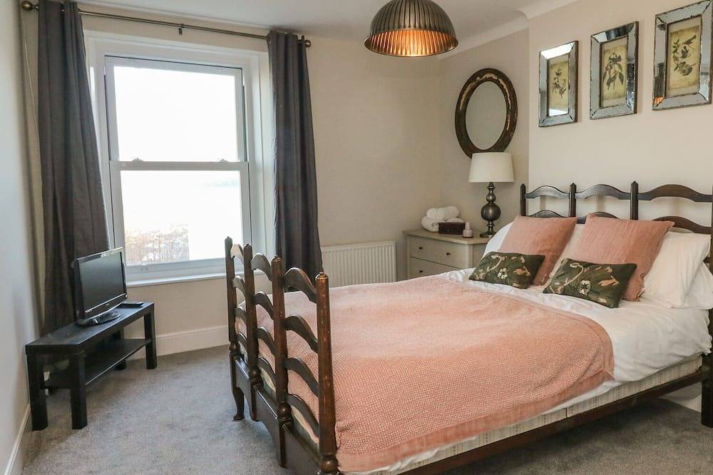 Cecily Cottage, pet friendly, luxury holiday cottage in Westward Ho! in Westward Ho, Hartland Devon Heritage Coast