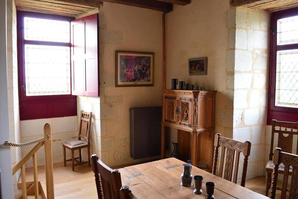 Appartement entier, Séjour dans la tour du Château ! in Monts-sur-Guesnes, Vienne (France)