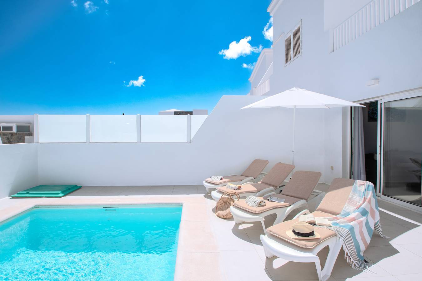 Maison de vacances 'Lolalo House' avec vue sur la mer, piscine privée et Wi-Fi. in Playa Blanca, Yaiza