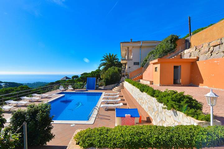 Chalet para 13 personas, con jardín, Se admiten mascotas en Selva - 4