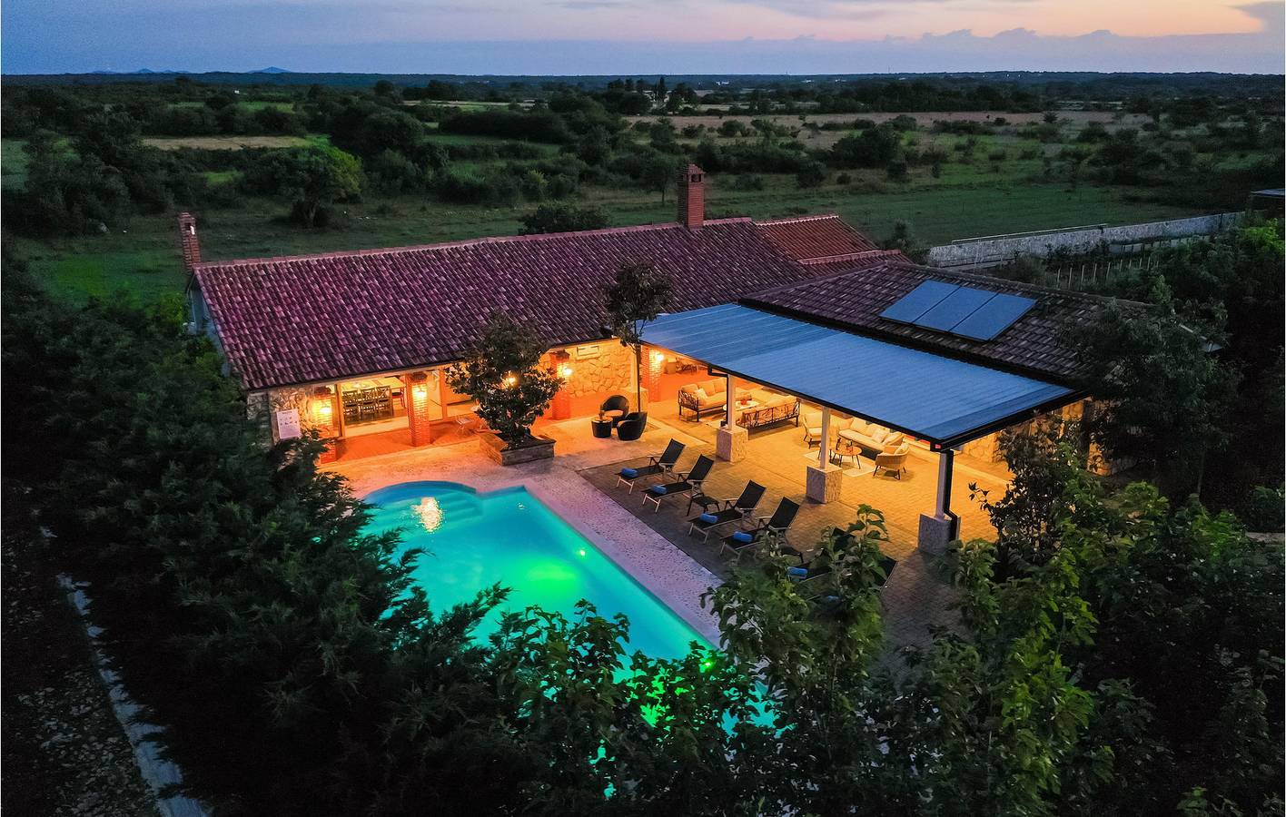 Reizende Ferienwohnung mit 1 Schlafzimmer, beheiztem Pool und Terrasse in Vrsi, Zadar