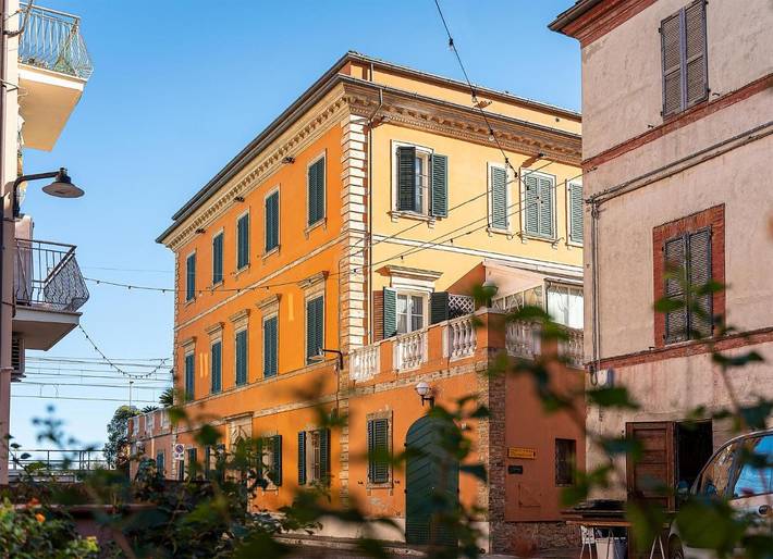 Appartamento, con Balcone e Terrazza nonché Giardino e Panorama a Pedaso