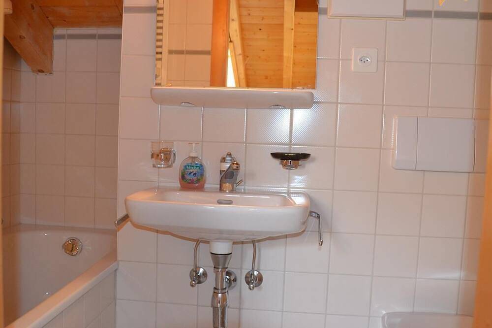 Ganze Wohnung, Aussen : Grosszûgige sonnendurchflutet Wohnung, 4 Raume mit Süd-Balkon, für 5 Personen -Innen : 96 q in Saint Luc, Anniviers