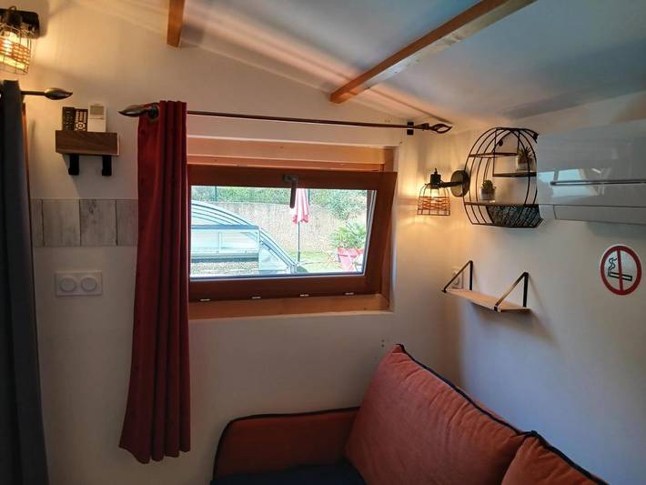 Chalet pour 2 personnes, avec piscine ainsi que terrasse et jardin