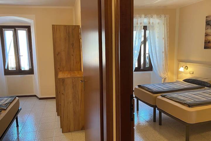 Ganze Wohnung, Casa Enrica, bis 4 Pers., 200m bis zum See, sehr ruhig und romantisch gelegen in Idro, Gardasee-Berge
