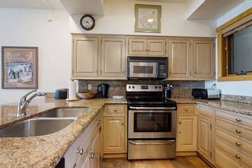 Vacation Apartment for 8 Guests in Steamboat Springs, Routt National Forest, Picture 3