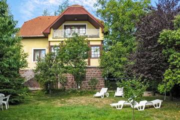 Ferienhaus für 9 Personen, mit Garten, mit Haustier in Balatonalmadi