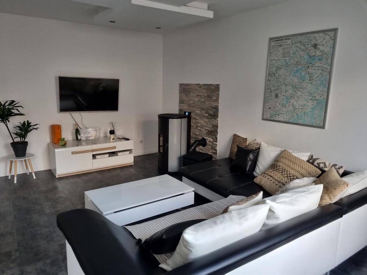 Four-Bedroom House in Aÿ-Champagne, Parc naturel régional de la Montagne de Reims