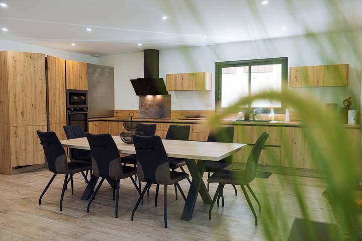 Entire apartment, Holiday Apartment "Résidence Pieds Des Pistes" near the Slopes with Private Terrace and Wi-Fi in French Pyrenees