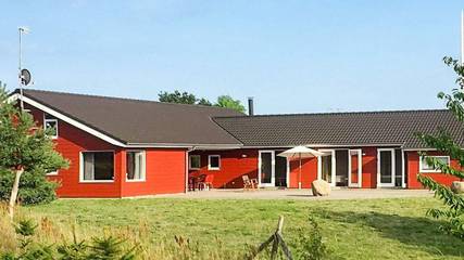 Ferienhaus für 12 Personen, mit Sauna und Terrasse sowie Whirlpool in Lyngsbæk Strand