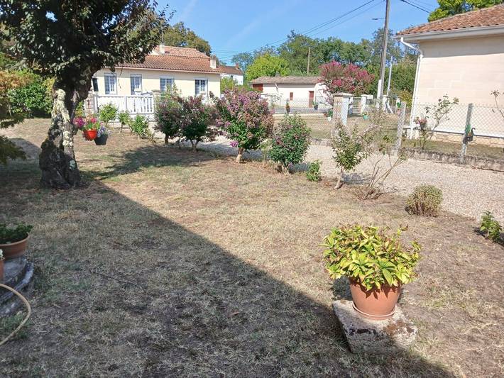 Location de vacances pour 2 personnes, avec jardin, animaux acceptés à Saint-Seurin-sur-l'Isle