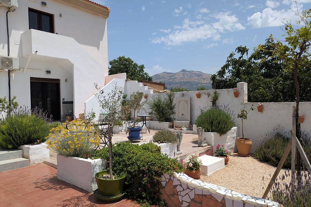 Ganze Wohnung, Beautiful studios with mountain views in Villanueva del Trabuco, Málaga Provinz