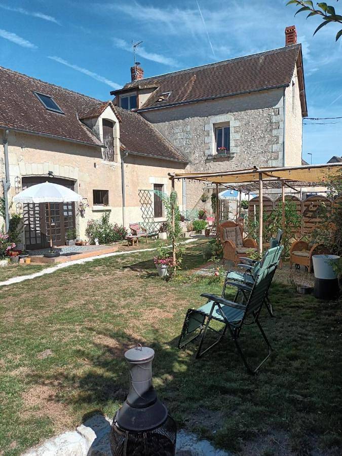 Gîte pour 2 personnes, avec jardin et vue, adapté aux familles à Martizay