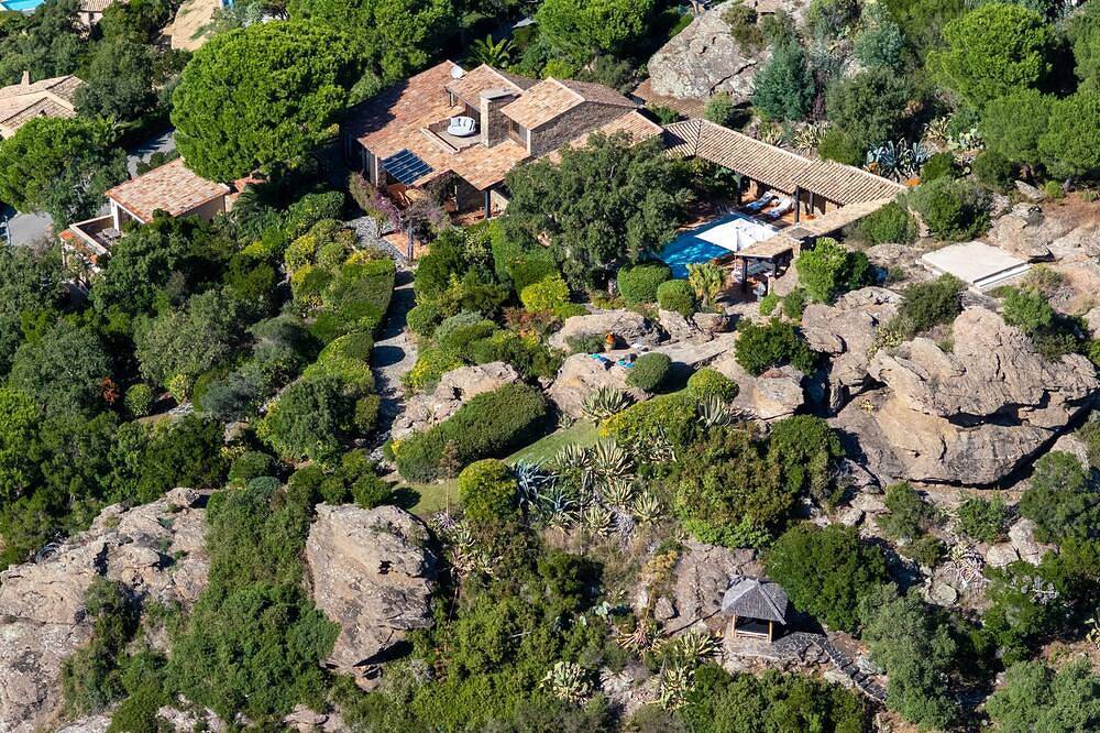 Villa d’architecte d’exception sur les hauteurs de Le Rayol in Rayol-Canadel-sur-Mer, Côte méditerranéenne (France)