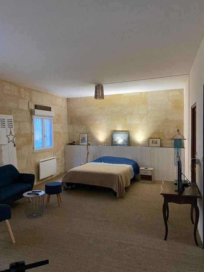 Gîte pour 2 personnes, avec Terrasse et Jardin à Saint-Julien-Beychevelle
