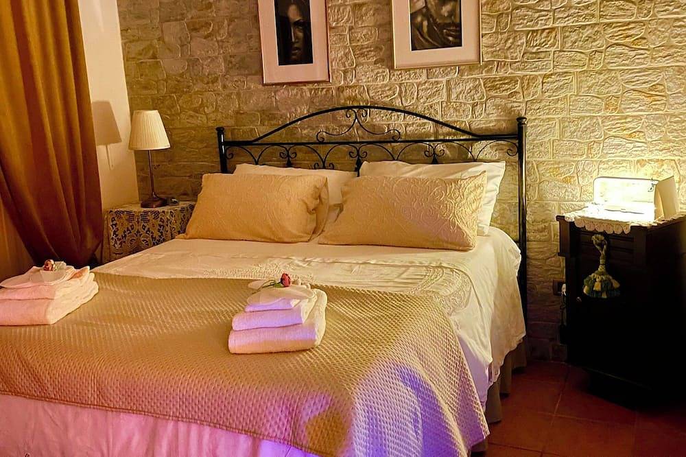 Santantó House. In the heart of the Lucanian Dolomites 120m. in Trivigno, Potenza Provinz