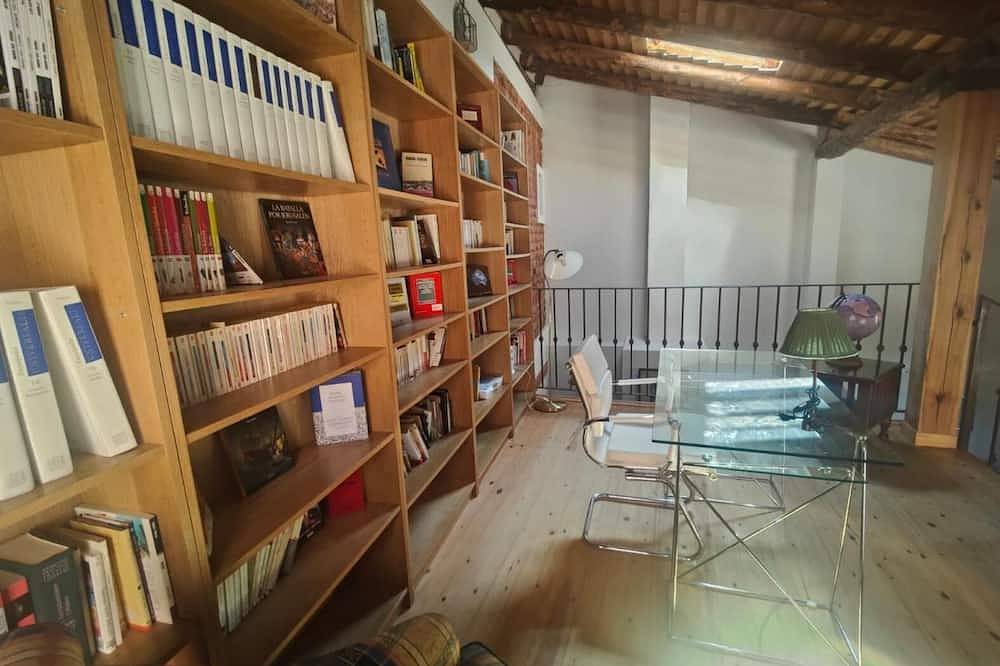 Casa de vacaciones 'Hestia' con vistas a la montaña, balcón y Wi-Fi in Ayllón, Provincia de Segovia