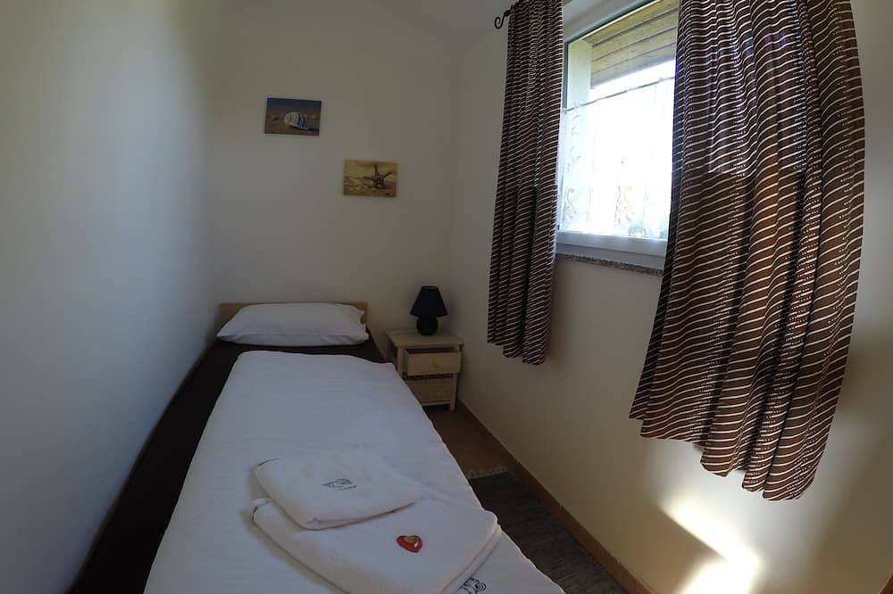 Ganze Wohnung, Aalhaus  Gartenhaus Alleinlage nur 900m zum Strand in Tarnewitz, Boltenhagen