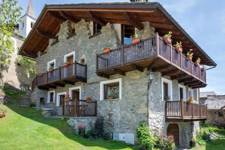 Rustico per 5 persone, con balcone in Valle d'Aosta