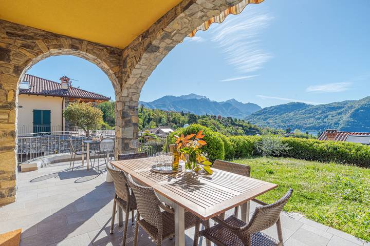 Villa für 8 Personen, mit Seeblick und Balkon sowie Pool am Comer See - 2