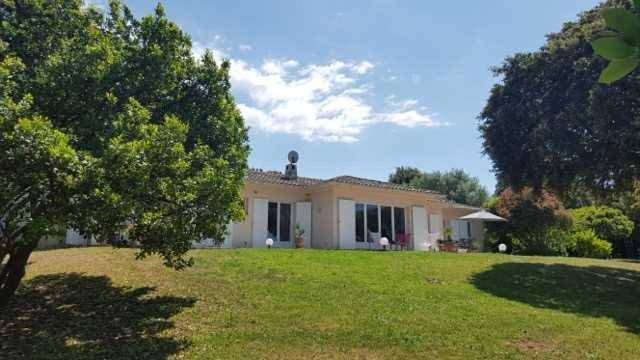 Location de vacances pour 8 personnes, avec jardin et vue dans Plage de la Stagnola - 2