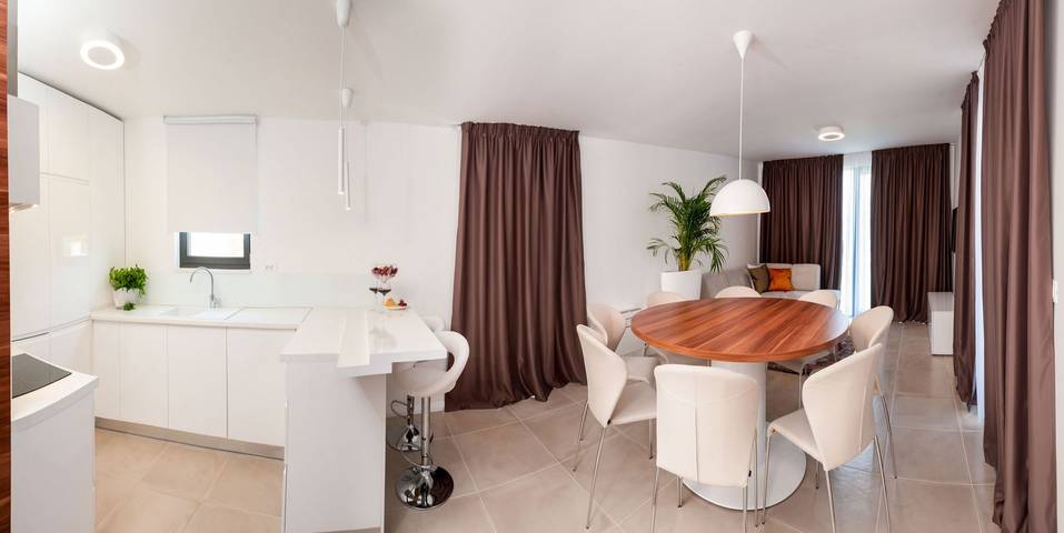 Villa pour 11 personnes, avec vue sur l’océan et piscine ainsi que sauna et jardin à Okrug Gornji - 3