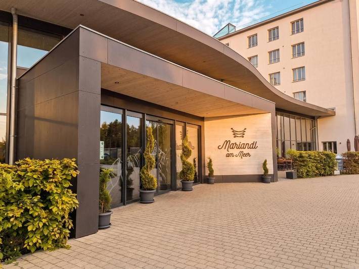 Ferienwohnung für 8 Personen, mit Balkon und Terrasse sowie Pool und Sauna