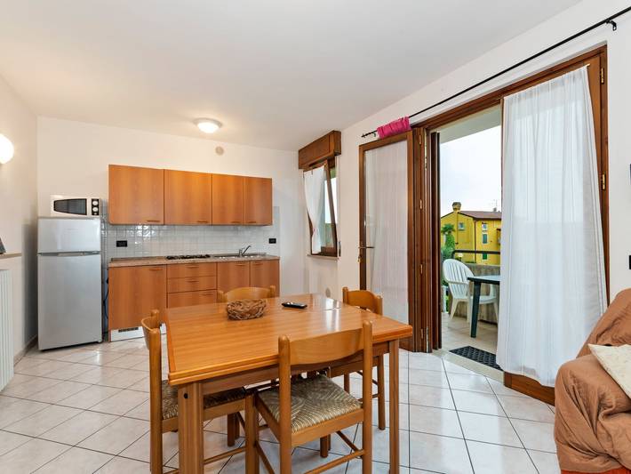 Ferienhaus für 4 Personen, mit Balkon/Terrasse und Pool sowie Terrasse am Gardasee - 4