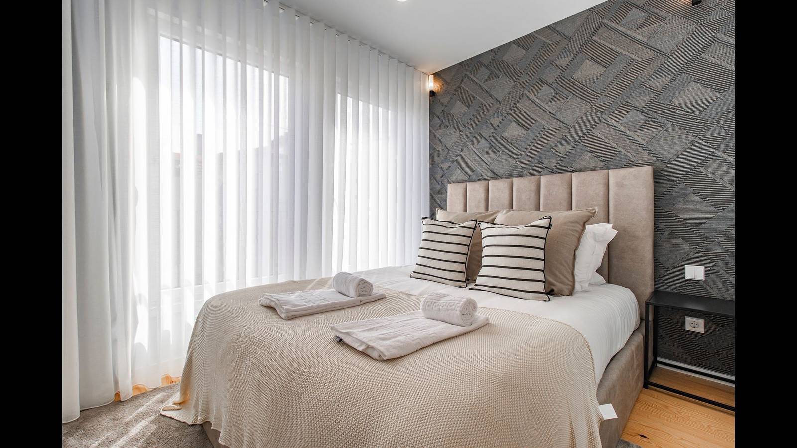Appartamento intero, Stunning 2Br Apartment w/ Terrace by Lovelystay in Santo Ildefonso, Porto