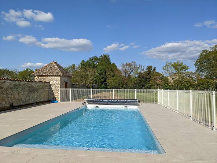 Gîte pour 12 personnes, avec jardin ainsi que terrasse et piscine - 1
