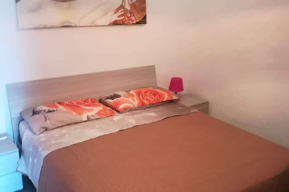 Ganze Wohnung, Elegante Wohnung mit separatem Eingang und Parkplatz jederzeit verfügbar in Letojanni, Messina Provinz