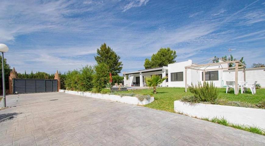 Chalet para 5 personas, con piscina para niños y vistas además de jardín y piscina en Aljarafe - 3