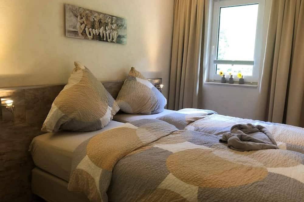 4 Doppelzimmer, separates Apartment, großer Wohn- und Essbereich. 8-12 Personen in Gräfenthal, Frankenwald