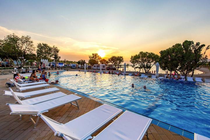 Camping für 4 Personen, mit Terrasse und Pool in Kroatien - 2