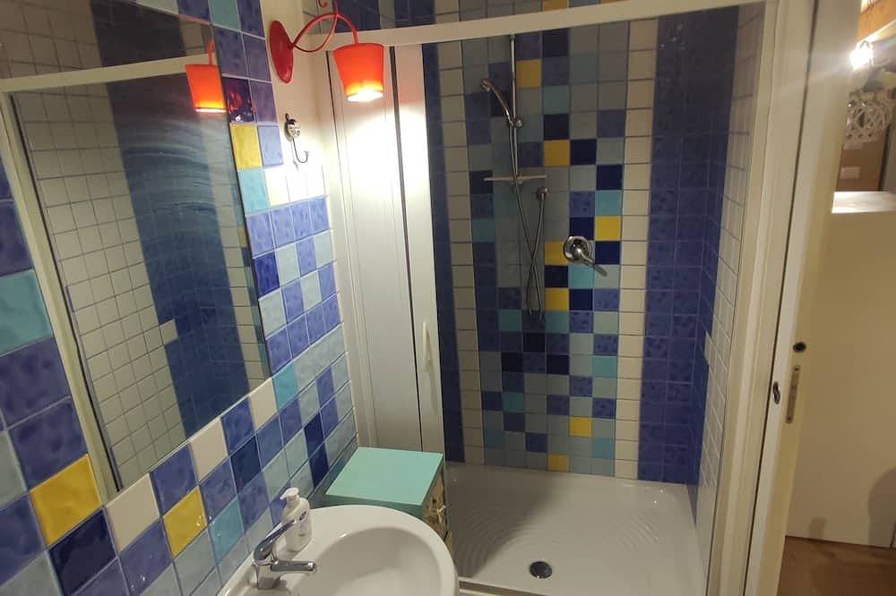 Appartamento intero, Hostal De Les Floristes! Piano 0- Four (2+1+1)\n- giardino -Patio- Tv in La Cunetta, Alghero