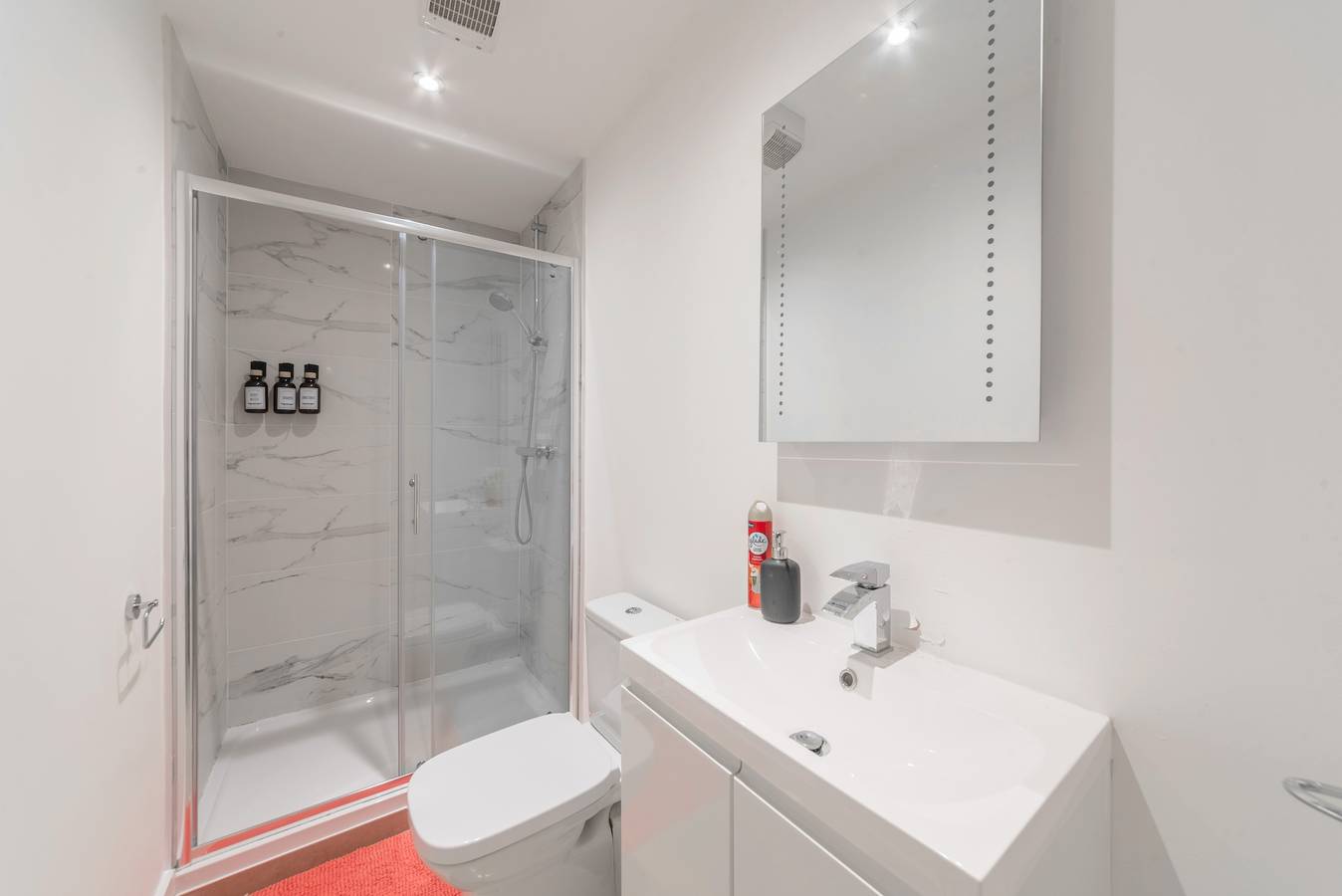 Ganze Ferienwohnung, Central - Stay 2 - Paid Parking - Near Transport in Kent