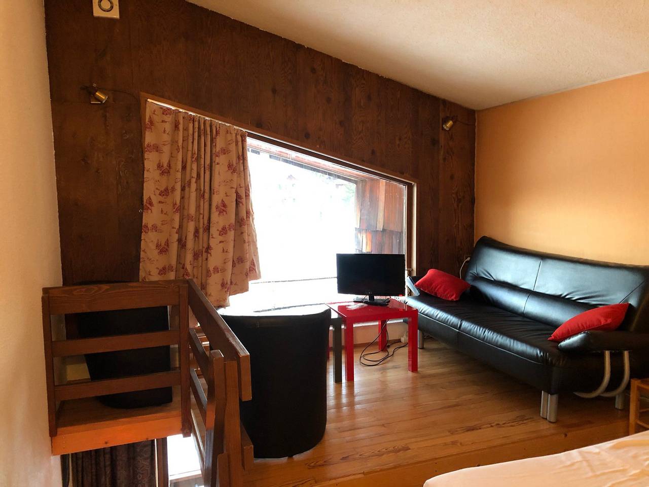 Entire studio, Charming studio with mezzanine in Praz de Lys, near slopes and shops in Le Praz de Lys, Taninges