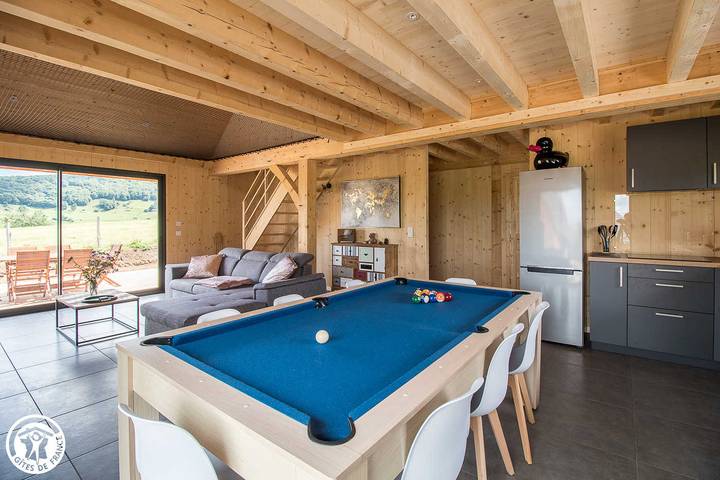 Gîte pour 7 personnes, avec sauna et vue ainsi que terrasse et jardin à Chambon-sur-Lac - 2