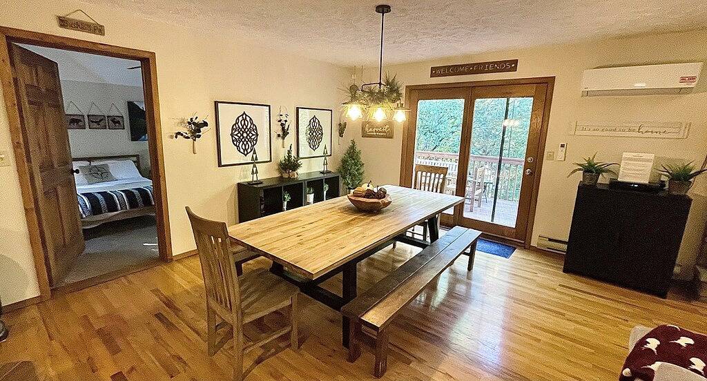 Erstklassiges 4-Jahreszeiten-Ferienhaus in geschlossener Wohnanlage mit unzähligen Resorteinrichtungen in Saw Creek, Monroe County (PA)