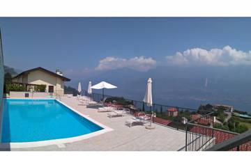 Ferienwohnung für 4 Personen, mit Terrasse und Seeblick sowie Garten in Pieve