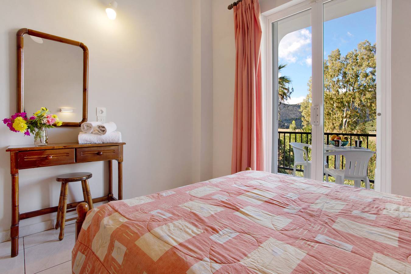 Entire studio, Studio "Dolphin Studio 5" with Private Balcony, Shared Garden & Wi-Fi in Keri, Laganas