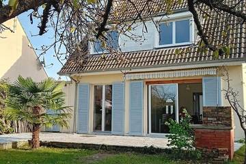 Gîte pour 8 personnes, avec terrasse à Le Vaudreuil