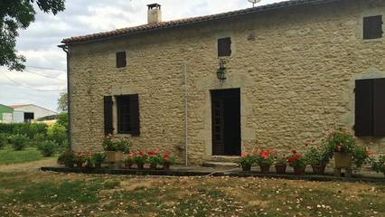 Gîte pour 2 personnes, avec vue et piscine ainsi que jardin et terrasse à Saint-Astier